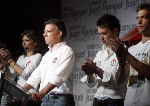 Colprensa - En un discurso al cierre de la jornada, Santos dijo que no reconoce en nadie a enemigos en el país ni en algún Gobierno del exterior, en una velada alusión al presidente Hugo Chávez.