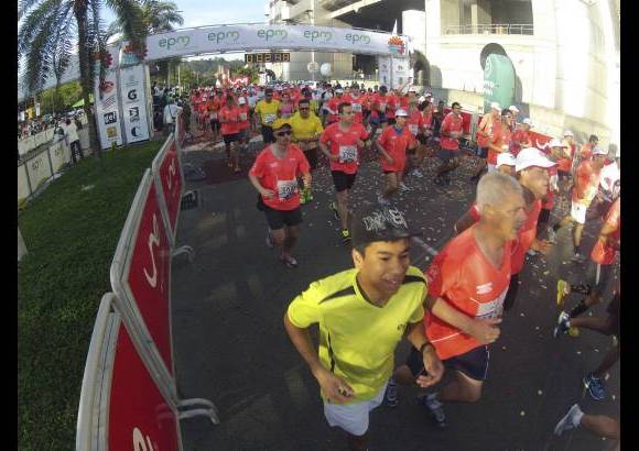 Esteban Jaramillo y Sebastián Salazar - Más de 10 mil competidores se dieron cita en esta histórica cita deportiva que se corría en las modalidades de 5, 10, 21 y 42 kilómetros.