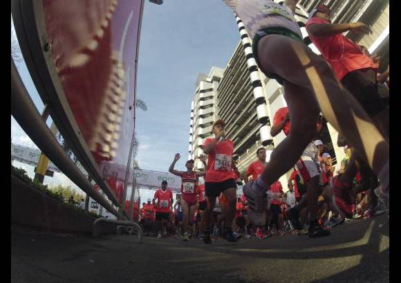 Esteban Jaramillo y Sebastián Salazar - Más de 10 mil competidores se dieron cita en esta histórica cita deportiva que se corría en las modalidades de 5, 10, 21 y 42 kilómetros.