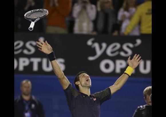 ap - "Me encanta esta cancha", afirmó Djokovic. "Es decididamente mi Grand Slam favorito. Siento una sensación increíble de ganar este trofeo una vez más".