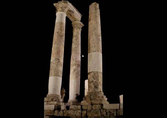 Reuters - El eclipse se hizo m&#225;s visible cuando la Luna transit&#243; por la parte m&#225;s oscura del cono de sombra que proyecta la Tierra.