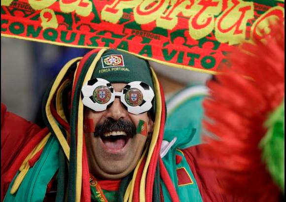 AP - La felicidad de los hinchas portugueses minutos antes del arranque del compromiso.