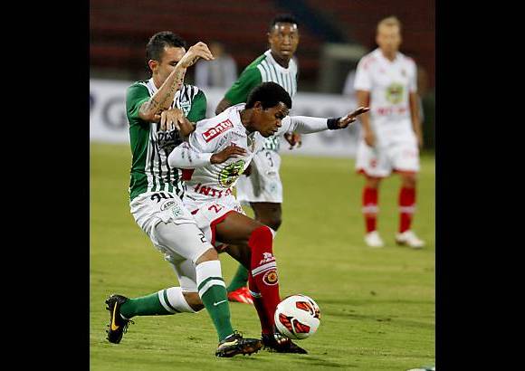Julio César Herrera - En un partido que inició enredado, el volante frotó la lámpara y de sus pies llegó la claridad para el verde.