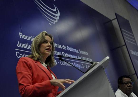 Cortes&#237;a - La antioque&#241;a Mar&#237;a Emma Mej&#237;a, actual Secretaria General de Unasur, instal&#243; la reuni&#243;n de ministros en Cartagena.