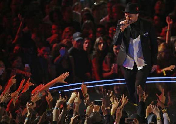 Reuters - Justin Timberlake interpret&#243; varios de sus &#233;xitos como solista en la gala de los Premios MTV.