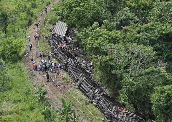 Reuters - As&#237; qued&#243; el tren denominado La Bestia que se descarril&#243; esta semana y dej&#243; 6 muertos y decenas de heridos.