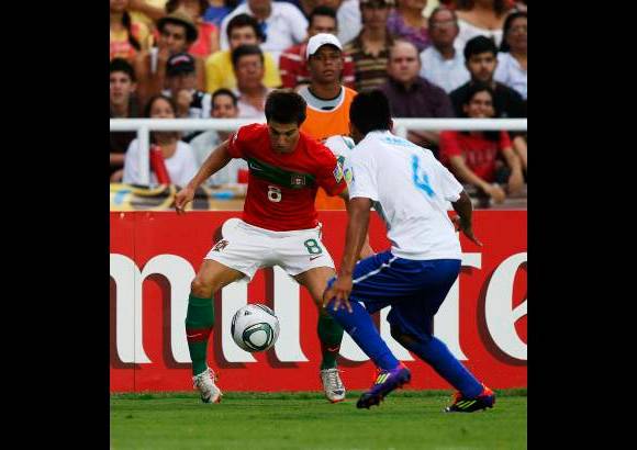 Reuters - El paso del reloj sentenciaba la suerte de Guatemala, que sumaba con esta derrota su gol en contra n&#250;mero doce, la peor valla del torneo.