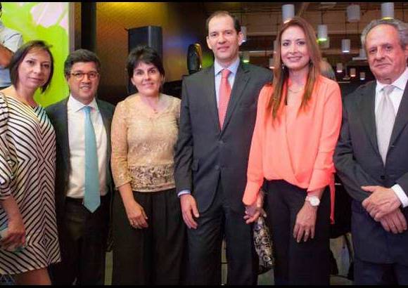 Fotos Cortes&#237;a Orbis - Martha Ortiz, directora de El Colombiano; Luis Alberto Moreno, presidente del BID; Lina V&#233;lez, presidenta C&#225;mara de Comercio de Medell&#237;n; Santiago Piedrah&#237;ta, presidente de Orbis; Adriana Valencia de Piedrah&#237;ta; y el empresario Manuel Santiago Mej&#237;a.