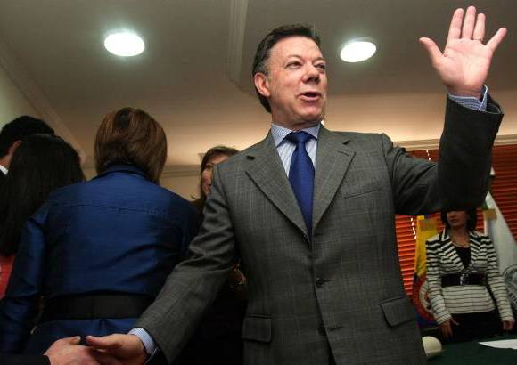 Colprensa-Christian Castillo M. - Juan Manuel Santos dijo que a partir de este lunes ya se siente el presidente de Colombia, tras recibir la credencial.