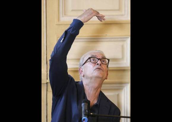 AP - Este es Patrick Mondiano el franc&#233;s, nuevo Premio Nobel de Literatura.