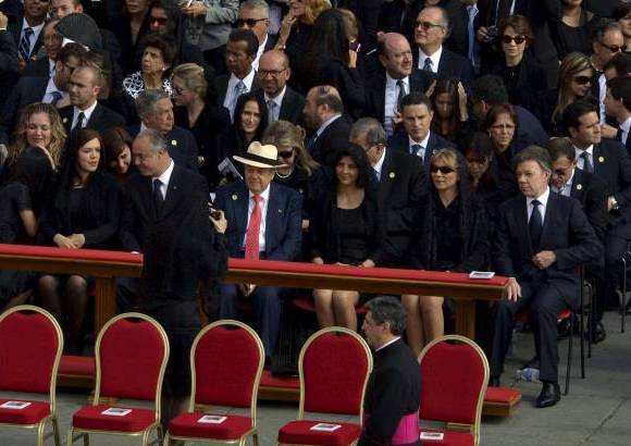 Andrés Piscov - A la ceremonia de canonización de la Madre Laura Montoya asistieron además del presidente Juan Manuel Santos y su esposa, el alcalde de Medellín, Aníbal Gaviria, el presidente del Senado, Roy Barreras, y el presidente de la Cámara de Representantes Augusto Posada.