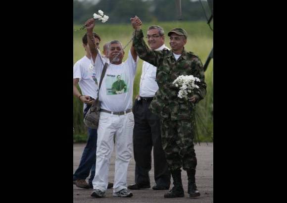 Mario Franco, Colprensa - Padre e hijos, en un reencuentro esperado hace 12 a&#241;os.