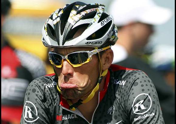 Foto Reuters - Nike termin&#243; su contrato con Lance Armstrong, quien renunci&#243; a Livestrong
