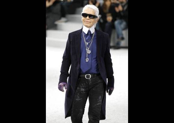 Reuters - Karl Lagerfeld se mostr&#243; muy emocionado al presentar su nueva colecci&#243;n.