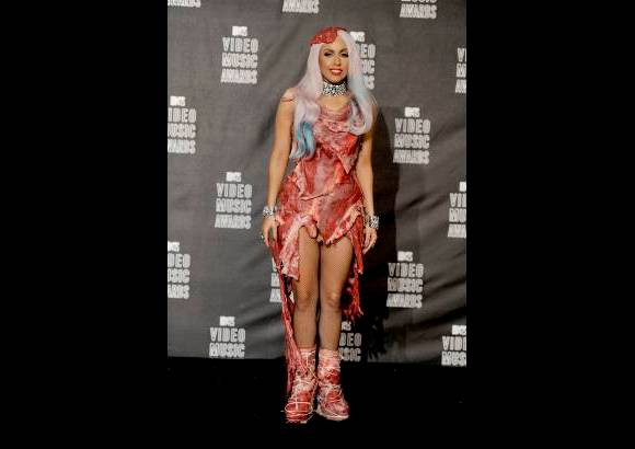 AP - Además de Mejor Video del Año por "Bad Romance", Lady Gaga se quedó con los premios por Video Femenino, Video Pop, Video Dance, coreografía, dirección y edición