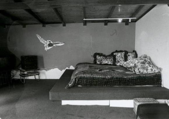 FOTO ARCHIVO EL COLOMBIANO - El 19 de junio de 1991, tras una anunciada negociaci&#243;n, Pablo Escobar se entrega a las autoridades colombianas para ser recluido en La Catedral; la c&#225;rcel llena de lujos construida por el mismo capo, que eran disfrutados a placer por &#233;l y sus sicarios.