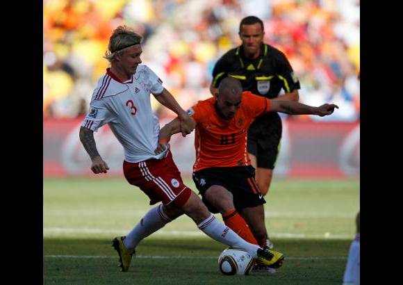 Reuters - Si bien gan&#243; y se embols&#243; los tres puntos, la naranja mec&#225;nica se fue del campo del estadio Soccer City sin exhibir la categor&#237;a que en la antesala del torneo le vali&#243; el cartel de uno de los favoritos para conquistar su primer t&#237;tulo.