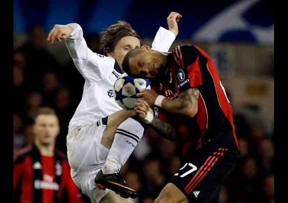 Reuters - Aunque Milan fue m&#225;s incisivo y peligroso que el partido anterior, los l&#237;deres de la Serie A italiana no encontraron la forma de romper el muro defensivo de los Spurs, cuya anterior y &#250;nica presentaci&#243;n en el m&#225;ximo torneo de clubes del continente europeo se remontaba a 1962.