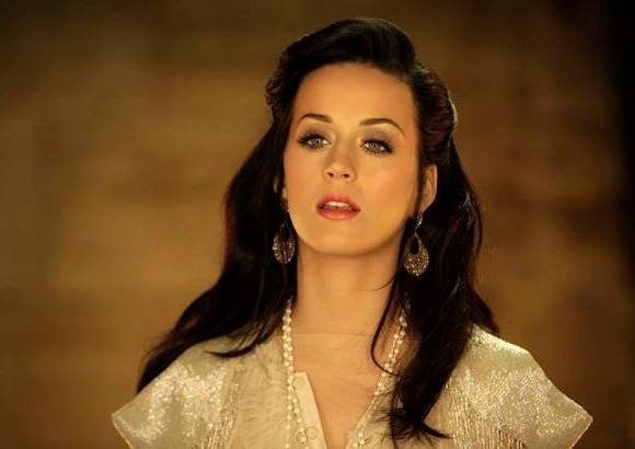 Cortes&#237;a - 8. Katy Perry es otra de las que m&#225;s avanz&#243; en el escalaf&#243;n de las m&#225;s bellas. Esta cantante, compositora y guitarrista estadounidense pas&#243; del puesto 36 en el 2010 a el n&#250;mero 8 en 2011.