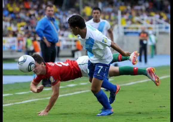 Colprensa - Los guatemaltecos fueron goleados por Nigeria y Arabia Saudita en sus dos primeros partidos, pero luego le ganaron 1-0 a Croacia para avanzar sorpresivamente a los octavos de final, un salto grande para un equipo que debut&#243; por primera vez en estos torneos.