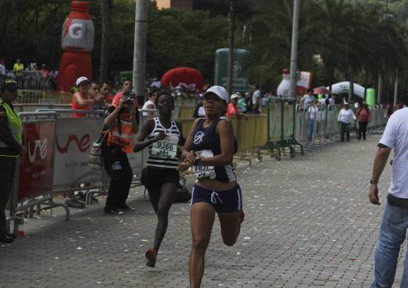 Esteban Jaramillo y Sebastián Salazar - Más de 10 mil competidores se dieron cita en esta histórica cita deportiva que se corría en las modalidades de 5, 10, 21 y 42 kilómetros.