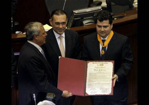 Colprensa - Como un reconocimiento a su labor regional y nacional, por su papel importante en servicio del periodismo del país, el Senado de la República entregó este martes al periódico EL COLOMBIANO la orden del Congreso en el Grado de Comendador.
