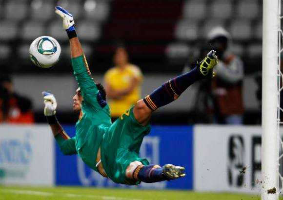 Reuters - 25 mil personas fueron al escenario y gozaron de lo &quot;lindo&quot;. Y apoyaron de acuerdo con el ritmo del juego. Cuando Espa&#241;a levant&#243;, todo el estadio coreaba &quot;Espa&#241;a... Espa&#241;a... Espa&#241;a&quot;. Pero eran los coreanos los que sub&#237;an como r&#225;fagas y surg&#237;a el &quot;Corea... Corea... Corea&quot;. Hasta hubo espacio para el &quot;Once... Once...&quot;.