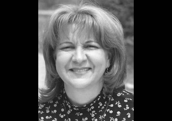 Margarita In&#233;s Restrepo - Directora de Antioquia Presente - &quot;En 2007, Martha Gladis, una de las ni&#241;as del aseo, qued&#243; damnificada y EL COLOMBIANO organiz&#243; una campa&#241;a interna de recaudo con los empleados. Con tal respuesta que nos quedamos todos sorprendidos... En muy poco tiempo ten&#237;amos la plata para la casa que necesitaba esta familia&quot;.
