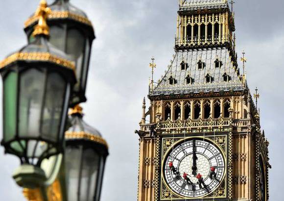 AFP - Los encargados de la limpieza dedicar&#225;n una jornada a cada una de las cuatro caras del Big Ben, en lo alto de la Torre de Isabel, de 95,7 metros.