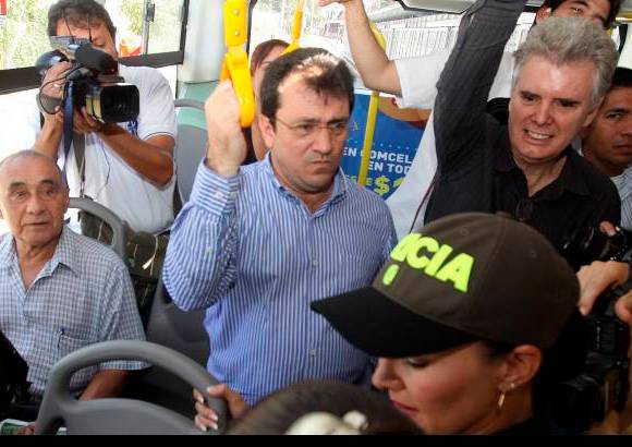 Julio C&#233;sar Herrera - Pasadas las ocho de la ma&#241;ana se dio el pitazo de apertura cuando el alcalde de Medell&#237;n, Alonso Salazar, el gerente del Metro, Ramiro M&#225;rquez, y el ministro de Transporte, Germ&#225;n Cardona lo pongan -de manera oficial- en funcionamiento para la comunidad.