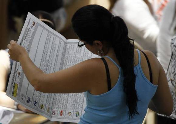 Donaldo Zuluaga - En el Palacio de Exposiciones, las mujeres ejercieron su derecho al voto en las diferentes mesas que estuvieron dispuestas para las elecciones al Senado, C&#225;mara y Parlamento Andino.
