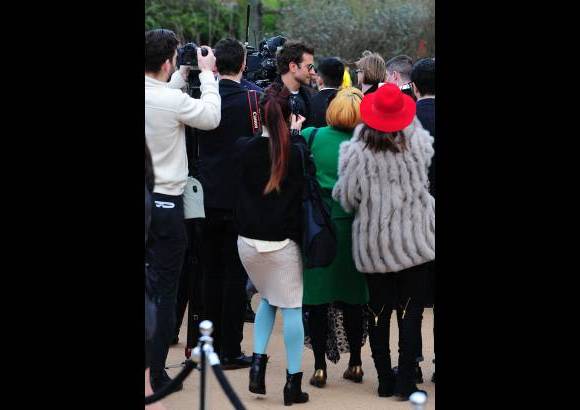 AP - El desfile de la nueva colecci&#243;n de oto&#241;o/invierno de la firma brit&#225;nica Burberry Prorsum, uno de los m&#225;s esperados de la Semana de la Moda de Londres, atrajo este lunes a estrellas como Bradley Cooper.
