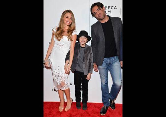 AP - Sof&#237;a Vergara, Emjay Anthony y Bobby Cannavale en la premier de la cinta El Chef presentada en el Fetival de cine de Tribeca en Nueva York.