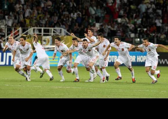 Reuters - Los ib&#233;ricos se encontraron un equipo que lo corri&#243;, lo apret&#243; y lo atac&#243; por los costados. Un equipo que le neutraliz&#243; a Oriol, Canales, Pacheco, Rodrigo y compa&#241;&#237;a. Les quitaron la pelota y lo hicieron ver feo.