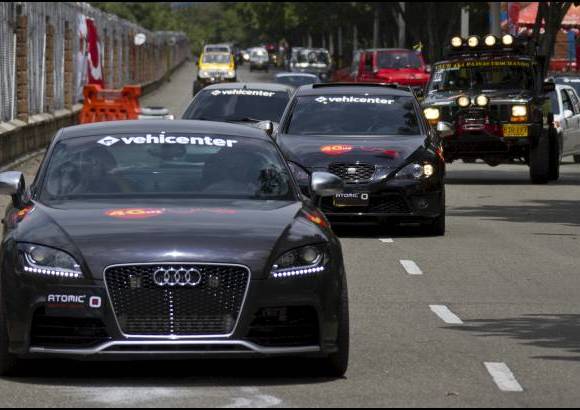 - Y como era de esperarse no pod&#237;an faltar los autos de lujo y alto cilindraje como este Audi.