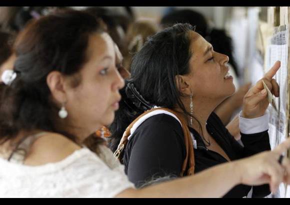Donaldo Zuluaga - En el Palacio de Exposiciones, las mujeres ejercieron su derecho al voto en las diferentes mesas que estuvieron dispuestas para las elecciones al Senado, C&#225;mara y Parlamento Andino.