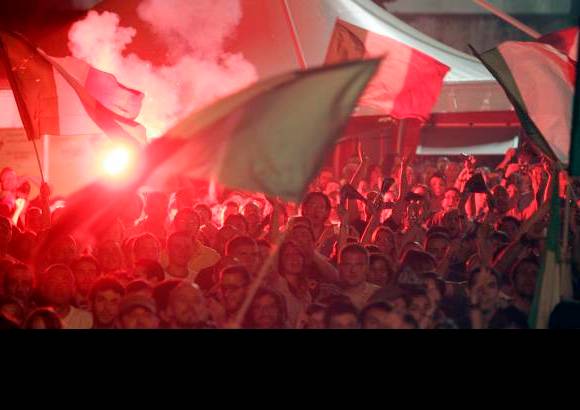 AP - Desde Roma los hinchas italianos siguieron todas las incidencias del compromiso.