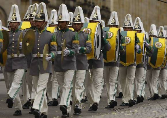 Colprensa - Las celebraciones por los 201 a&#241;os de Independencia de Colombia se vivieron llenas de color y sentimiento patrio este mi&#233;rcoles en la Plaza de Bol&#237;var de Bogot&#225;, donde el presidente Juan Manuel Santos encabez&#243; los actos.