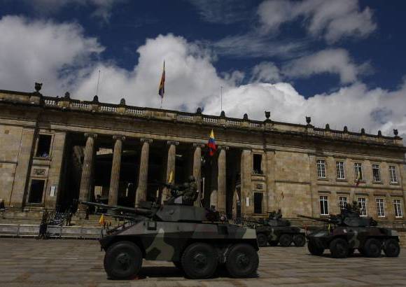 Colprensa - La Plaza de Bol&#237;var en Bogot&#225; fue el escenario del Desfile Militar.