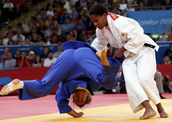 Foto Reuters - El sue&#241;o de una medalla se fue forjando cuando Yuri venci&#243; en el repechaje a Rasa Sraka de Eslovenia.