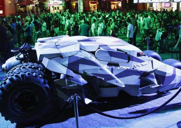 - Batman, El caballero oscuro asciende, capt&#243; el fin de semana 160 millones de d&#243;lares en taquilla, una cifra sin precedentes para una cinta bidimensional, a pesar del mortal tiroteo en Colorado.