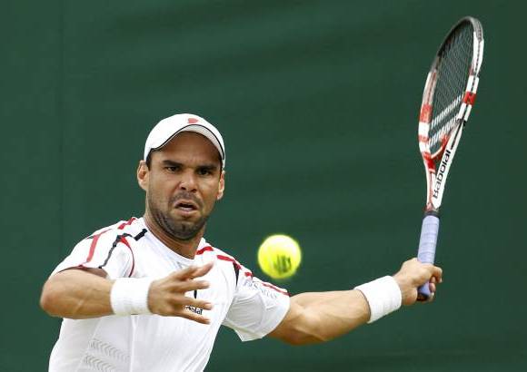 Reuters - En Wimbledon, el colombiano consigui&#243; la segunda ronda del cuadro principal en 2004, 2006 y 2007, y el triunfo de este jueves se convierte en una haza&#241;a para el vallecaucano.