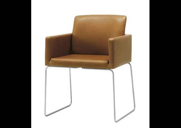 Nuevas tradiciones, lo nuevo de BoConcept - La silla Nomi en cuero caf&#233; claro es una pieza de dise&#241;o vanguardista que puede ser utilizada en salas, comedores y estudios. Hace parte de la colecci&#243;n 2011 de BoConcept, Nuevas tradiciones, disponible en las tiendas desde el 16 de septiembre.