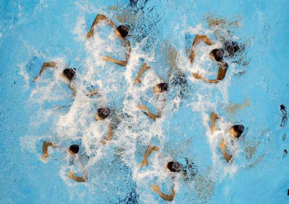 AP - Impactantes estuvieron las chinas en su presentaci&#243;n en el Mundial de Nataci&#243;n. El equipo chino aument&#243; hoy con dos medallas de oro m&#225;s su diferencia en el medallero de los Mundiales de Shangh&#225;i.