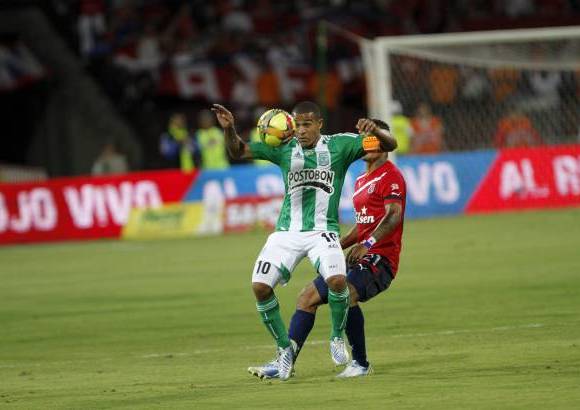 Hern&#225;n Vanegas - Los jugadores lucieron cintas negras en homenaje a Calero.