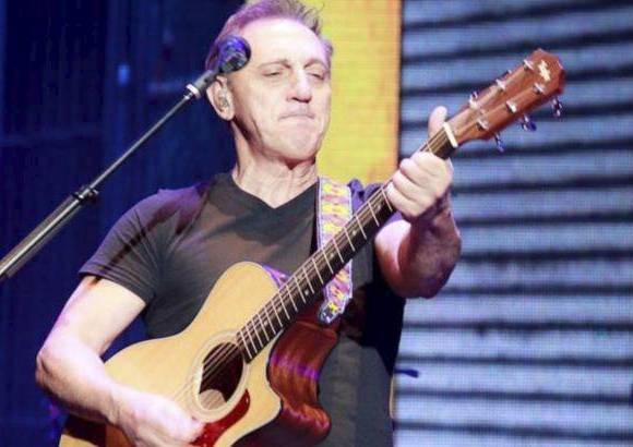 C&#225;mara L&#250;cida - Franco de Vita le apost&#243; a una presentaci&#243;n con un poco de toda su carrera musical. El public&#243; estuvo satisfecho pese a las dificultades de sonido.