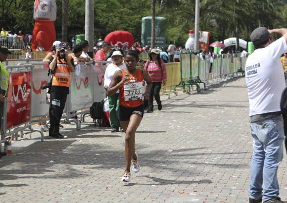 Esteban Jaramillo y Sebastián Salazar - Más de 10 mil competidores se dieron cita en esta histórica cita deportiva que se corría en las modalidades de 5, 10, 21 y 42 kilómetros.