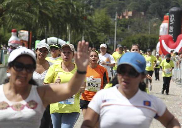 Esteban Jaramillo y Sebastián Salazar - Más de 10 mil competidores se dieron cita en esta histórica cita deportiva que se corría en las modalidades de 5, 10, 21 y 42 kilómetros.