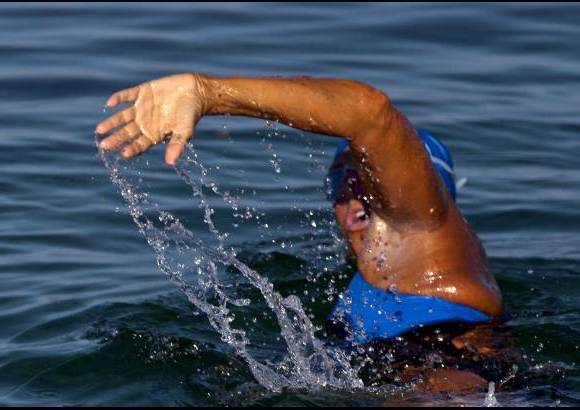 AP - La deportista, quien cumpli&#243; 64 a&#241;os recientemente, lleg&#243; a Cayo Hueso el lunes a la tarde aproximadamente a las 2 de la tarde hora local, unas 53 horas despu&#233;s de lanzarse al agua en La Habana.