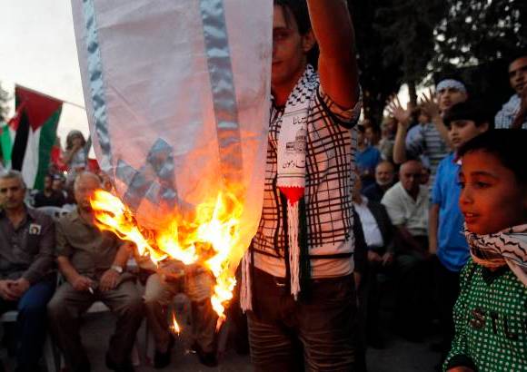 Reuters - &quot;Es un momento muy emocionante. Haber llegado hasta aqu&#237; nos llena de una felicidad enorme. Esperamos que los que nos apoyan nos sigan ayudando para acabar con la ocupaci&#243;n israel&#237; y ser libres&quot;, dijo, Hala Sharif, una mujer en la cuarentena residente en Ramala.